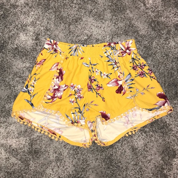 🍒3 for $12 - Ardene Yellow Floral Shorts - Picture 1 of 5